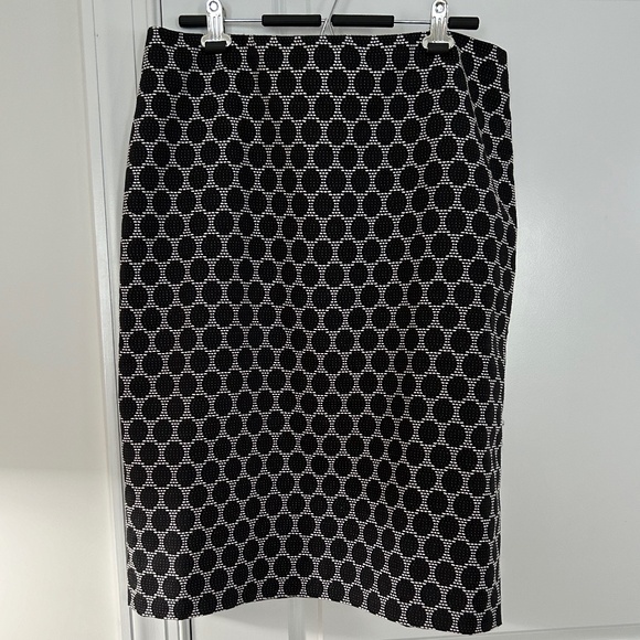 New Beautiful Black & White Dot Pencil Skirt. - Picture 1 of 4